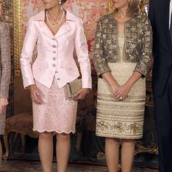 Las Infantas Cristina y Elena en el Palacio Real el Día de la Hispanidad