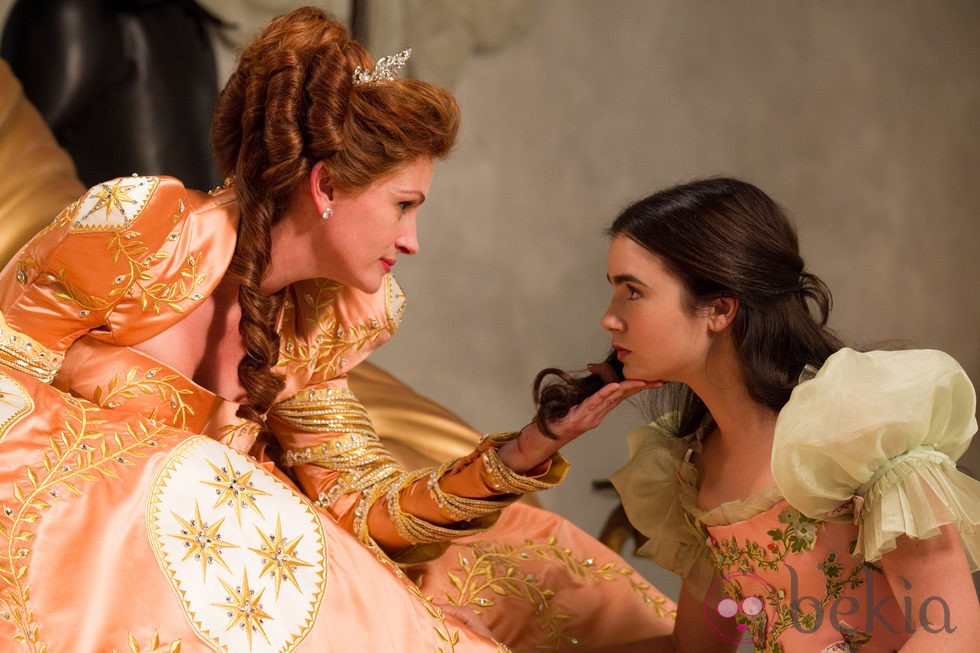 Julia Roberts y Lily Collins en la nueva versión del cuento de Blancanieves