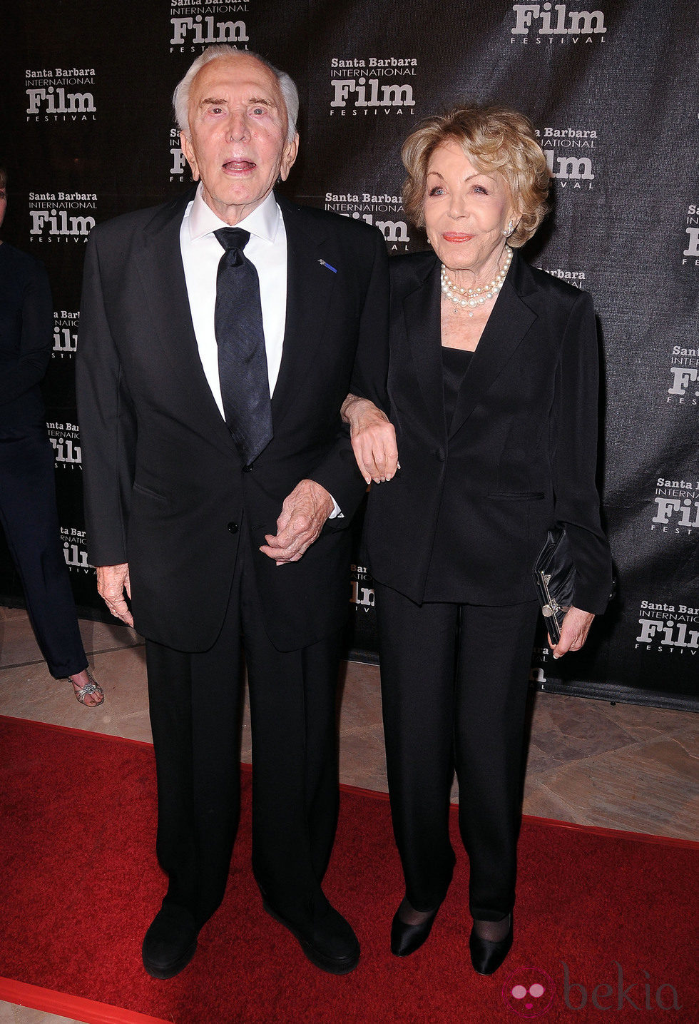 Kirk Douglas y su mujer en el Festival de Santa Bárbara