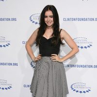 Lilly Collins en la fiesta de la Fundación Clinton