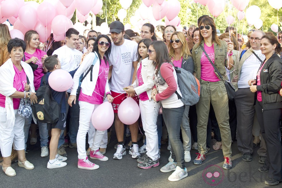 Maxi Iglesias y Mabel Lozano en la marcha mundial contra el cáncer