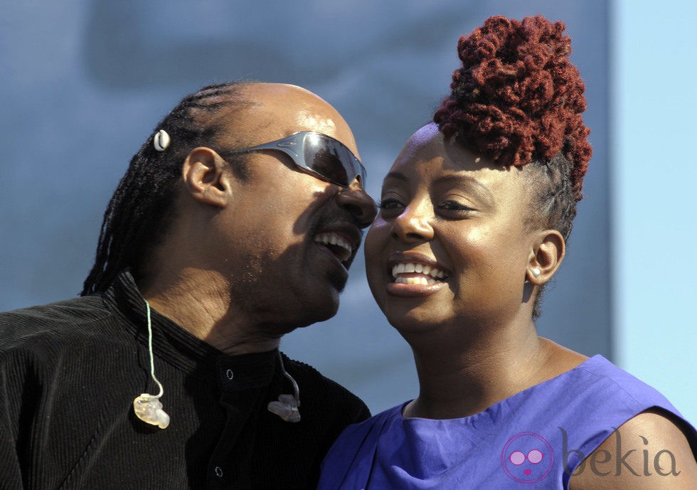 Stevie Wonder y Ledisi en la inauguración del monumento en memoria a Martin Luther King