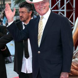 Larry Hagman padece cáncer