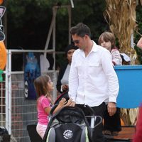 David Arquette con su hija de compras por Halloween