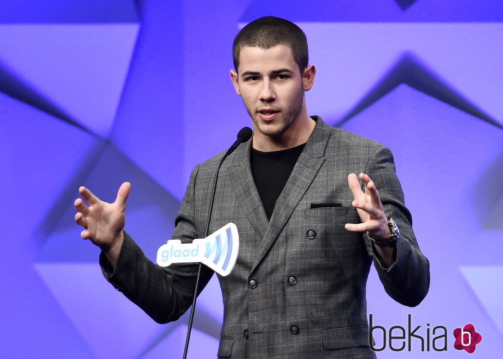 Nick Jonas durante los Premios GLAAD Media 2016 