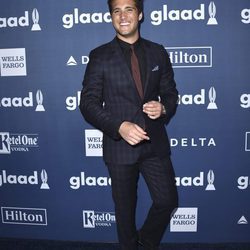 Diego Boneta en el photocall de  los Premios GLAAD Media 2016 