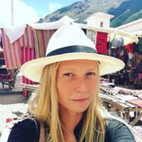 Gwyneth Paltrow en un mercado local durante su viaje a Perú