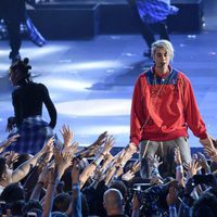 Justin Bieber durante su actuación en los Premios iHeartRadio Music 2016