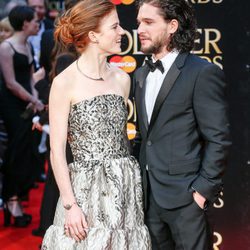 Kit Harington y Rose Leslie en los Premios Olivier 2016