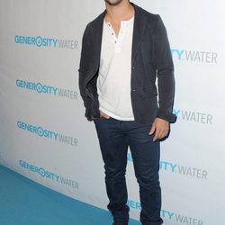 Taylor Lautner en el evento Generosity Water