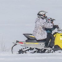 Kris Jenner en moto de nieve en Colorado