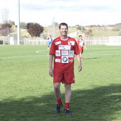 Manu Baqueiro en el Partido Solidario para el Orfanato Malabo