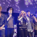 Auryn y Anastacia durante su actuación en la Noche de Cadena 100 en Madrid