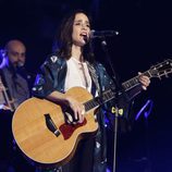 Julieta Venegas durante su actuación en la Noche de Cadena 100 en Madrid