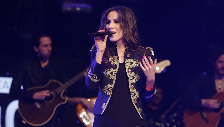 Malú durante su actuación en la Noche de Cadena 100 en Madrid