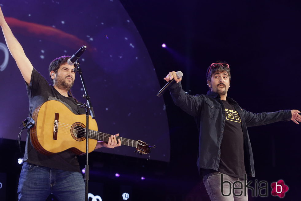 Estopa durante su actuación en la Noche de Cadena 100 en Madrid