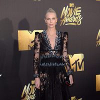 Charlize Theron en la alfombra roja de los MTV Movie Awards 2016