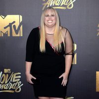 Rebel Wilson en la alfombra roja de los MTV Movie Awards 2016