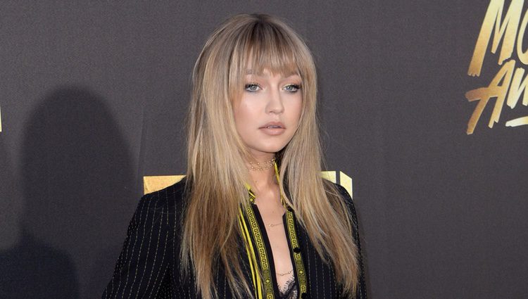 Gigi Hadid en alfombra roja de los MTV Movie Awards 2016