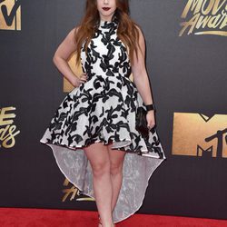 Jillian Rose Reed en alfombra roja de los MTV Movie Awards 2016