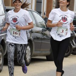 María José Suárez y Raquel Rodríguez participando en una carrera solidaria en Coria del Río