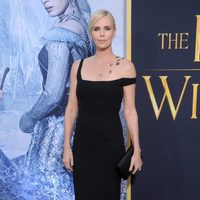 Charlize Theron en el estreno de 'Las crónicas de Blancanieves: El cazador y la reina del hielo' en Los Angeles