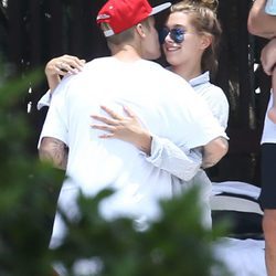 Justin Bieber en actitud cariñosa con Hailey Baldwin