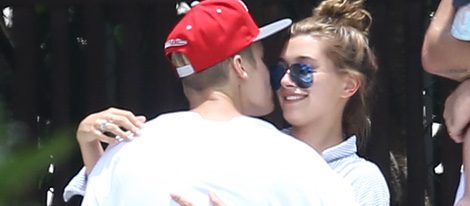 Justin Bieber en actitud cariñosa con Hailey Baldwin