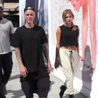 Justin Bieber y Hailey Baldwin paseando en Los Ángeles