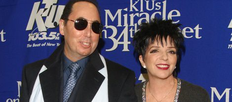 David Gest y Liza Minnelli durante un acto en 2002