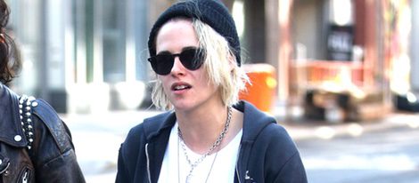 Kristen Stewart con nuevo color de pelo rubio platino