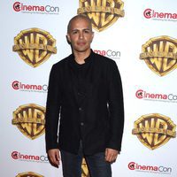 Jay Hernandez en la fiesta Warner en la CinemaCon 2016 en Las Vegas