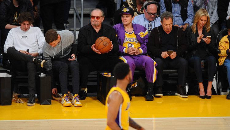 Jack Nicholson acude al último partido de Kobe Bryant en los Lakers