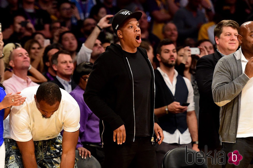 Jay Z emocionado en el último partido de Kobe Bryant en los Lakers