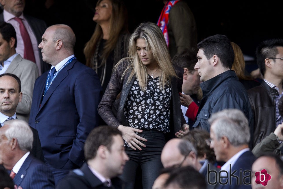 Carla Pereyra presume de embarazo por primera vez en el partido de Champios entre el Atlético de Madrid y el Barça