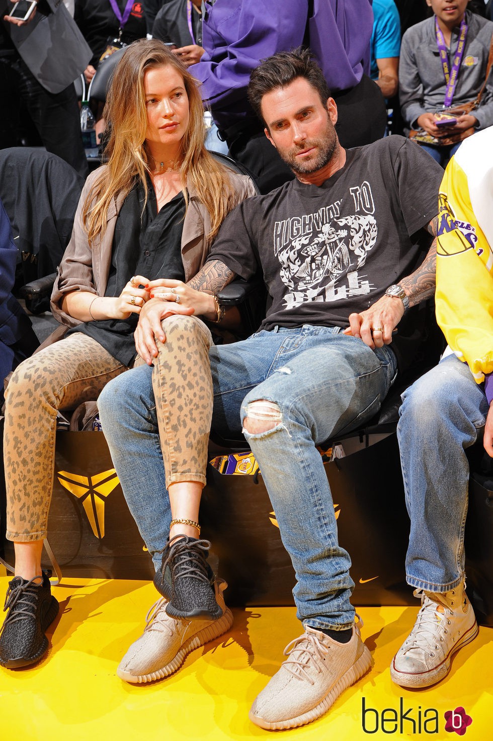 Adam Levine acude al último partido de Kobe Bryant en los Lakers