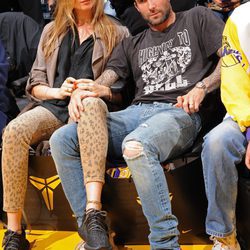 Adam Levine acude al último partido de Kobe Bryant en los Lakers