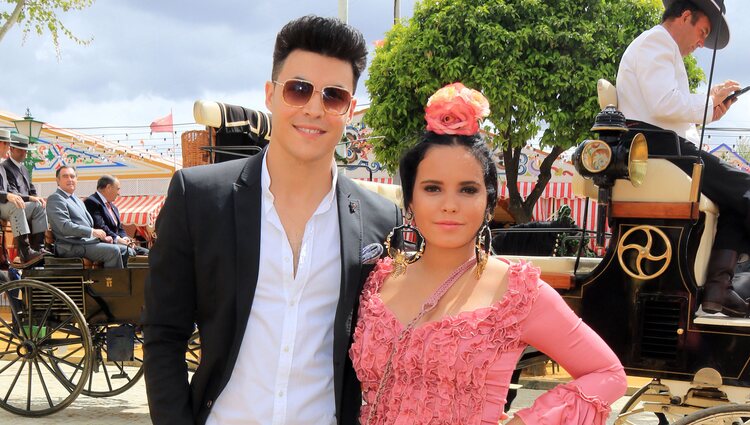 Gloria Camila y Kiko Jiménez en la Feria de Abril 2016