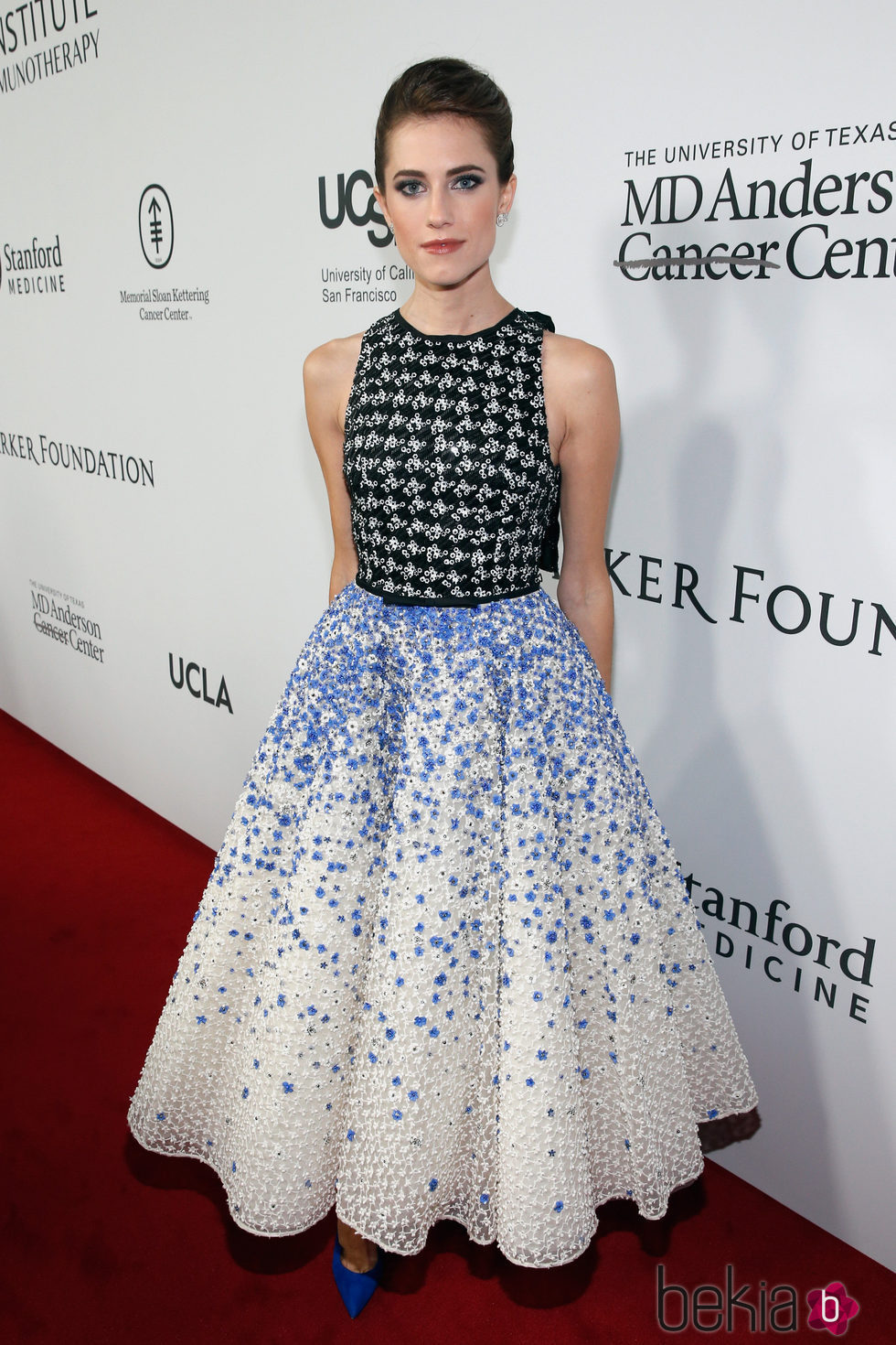 Allison Williams en la gala benéfica de la Fundación Parker en Los Ángeles