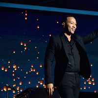 John Legend durante su actuación en la gala benéfica de la Fundación Parker en Los Ángeles