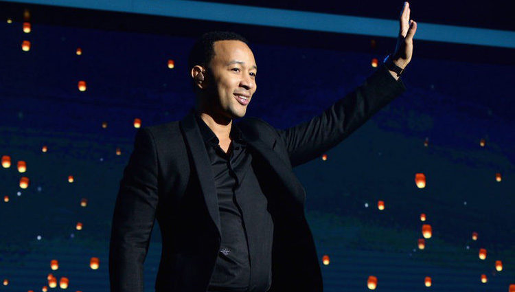 John Legend durante su actuación en la gala benéfica de la Fundación Parker en Los Ángeles