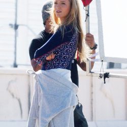 Blake Lively luciendo tripita en el rodaje de 'The Shallows'