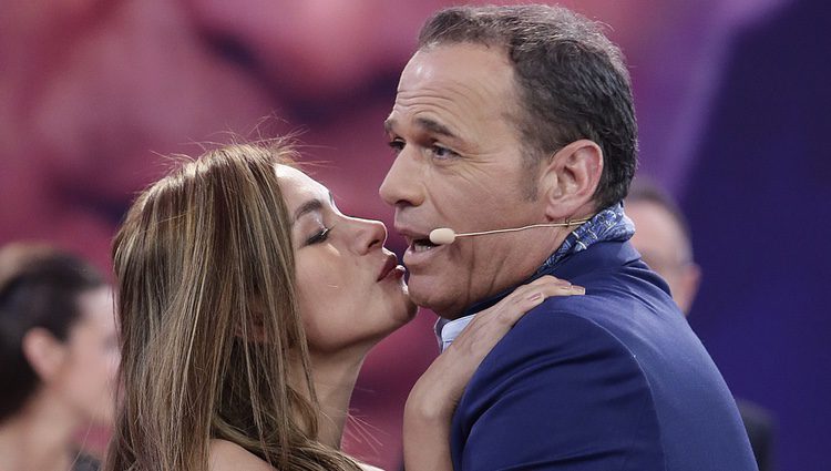 Carlos Lozano con su novia Miriam Saavedra en la final de 'GH VIP 4'