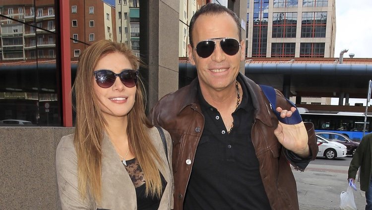 Carlos Lozano y Miriam Saavedra por las calles de Madrid tras la gala final de 'Gran Hermano VIP 4'