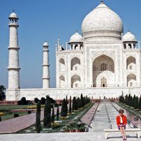 La Princesa Diana de Gales en su visita al Taj Mahal en 1992