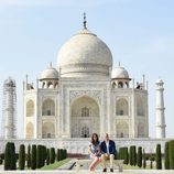 Los Duques de Cambridge visitando el Taj Mahal