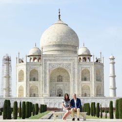 Los Duques de Cambridge visitando el Taj Mahal