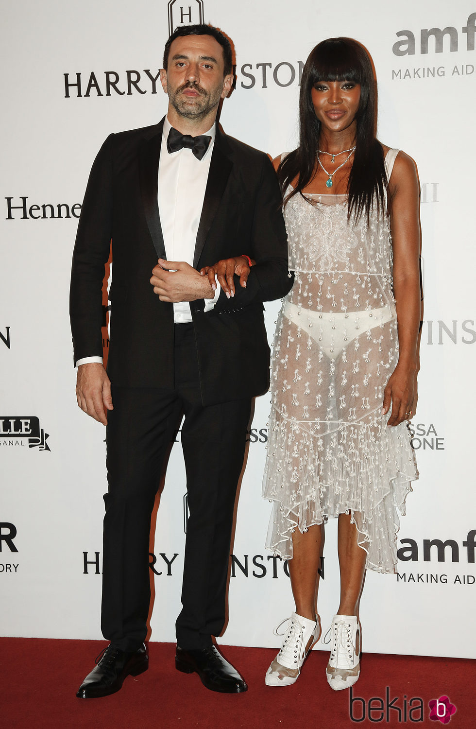 Naomi Campbell y Riccardo Tisci en la Gala amfAR 2016 de Sao Paulo