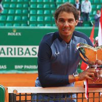 Rafa Nadal con el trofeo del Masters 1000 Montecarlo 2016