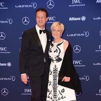 Fredi Bobic y Britta Bobic en los Premios Laureus 2016 en Berlín